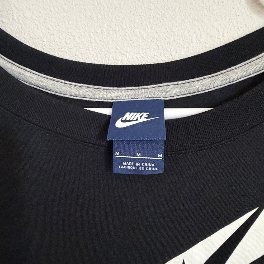 Nike Black Tee with White Graphic - Picture 3 of 4